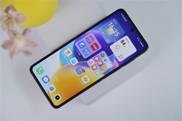 4英寸超大外屏!荣耀首款小折叠Magic V Flip图赏插图 4英寸超大外屏!荣耀首款小折叠Magic V Flip图赏