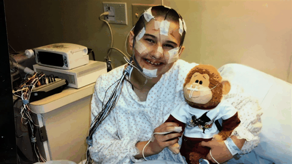 美国女子弑母被判8年 出狱就成网红：网友纷纷同情支持