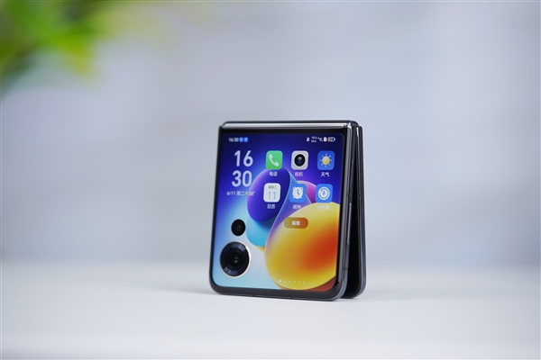 4英寸超大外屏!荣耀首款小折叠Magic V Flip图赏插图6 4英寸超大外屏!荣耀首款小折叠Magic V Flip图赏