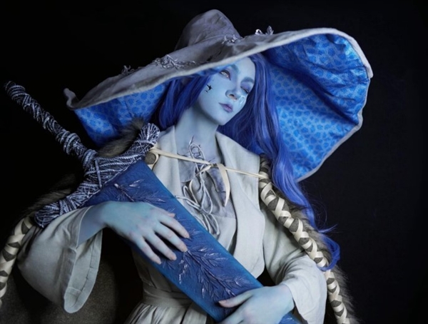 瑞士美女Cos《星刃》性感女主:穿紧身战衣凸显好身材插图3 瑞士美女Cos《星刃》性感女主:穿紧身战衣凸显好身材