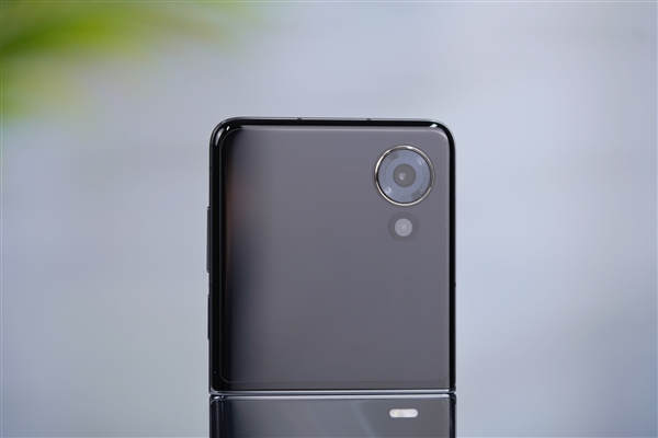 4英寸超大外屏!荣耀首款小折叠Magic V Flip图赏插图18 4英寸超大外屏!荣耀首款小折叠Magic V Flip图赏