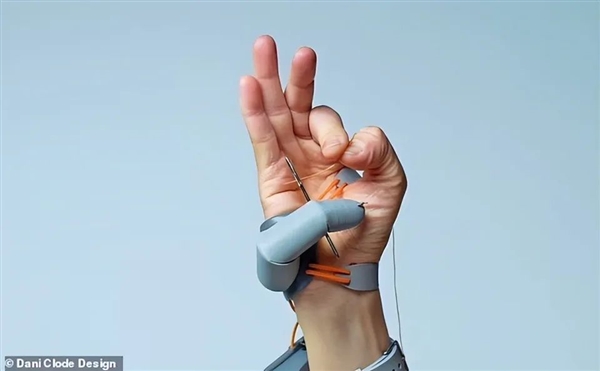 5根不够、6根最优!英国发明穿戴式第六指:单手就能开汽水插图3 5根不够、6根最优!英国发明穿戴式第六指:单手就能开汽水