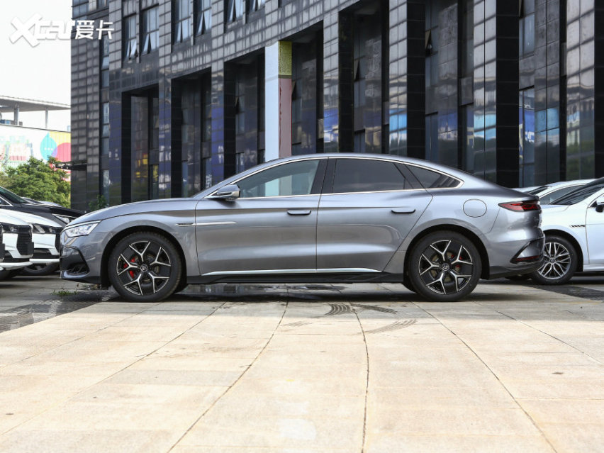 选增程还是买插混，零跑全新C01和比亚迪汉DM-i谁才明智之选？