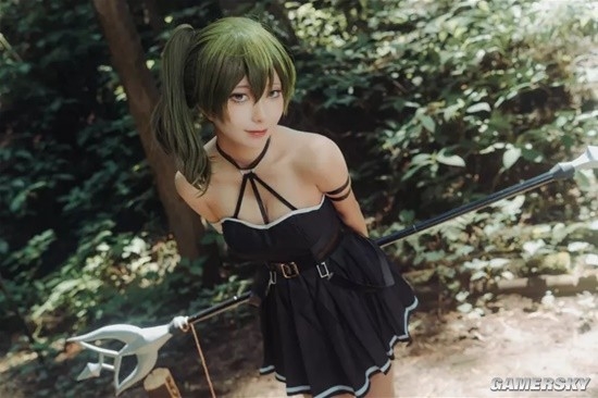 穿这么少不怕蚊子吗 《芙莉莲》尤贝尔森林cos写真