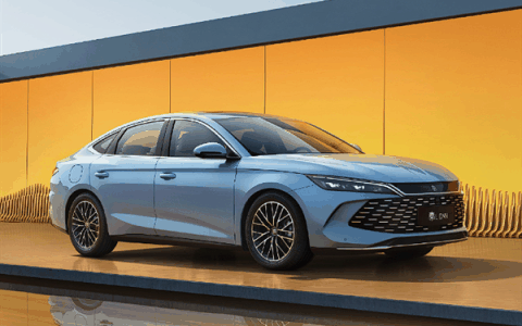 专家质疑插电车油箱比燃油车还大 博主怒怼：强制你加满油才能走了吗