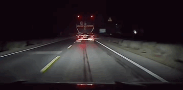 AI重新定义导航！弯道会车无灯路口提前预警 网友：高德成精了！