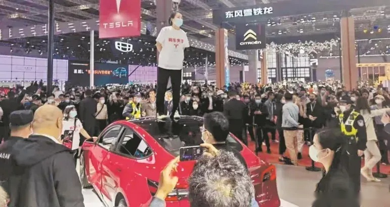 新款宝马3系官图发布，特斯拉与汽车博主纠纷案一审宣判