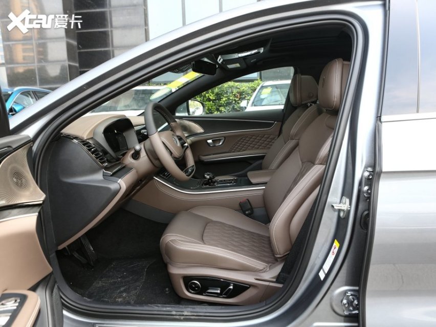 选增程还是买插混，零跑全新C01和比亚迪汉DM-i谁才明智之选？