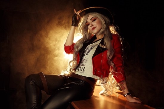 美女COS《博德之门3》腥红奥林超还原:逼真到像截图插图7 美女COS《博德之门3》腥红奥林超还原:逼真到像截图