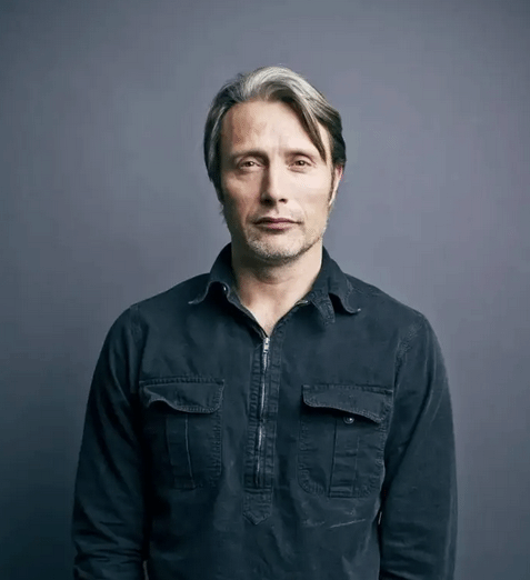 粉丝送拔叔胸肌主题鼠标垫被拒收 网友：可给小岛秀夫