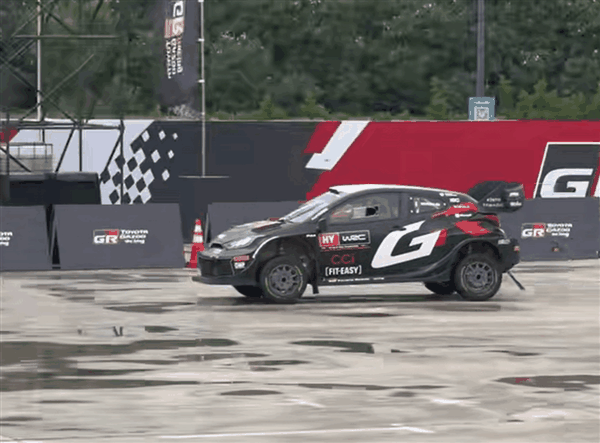 丰田章男上海赛场表演高难度漂移 网友:果然会开车的人才能造好车插图 丰田章男上海赛场表演高难度漂移 网友:果然会开车的人才能造好车