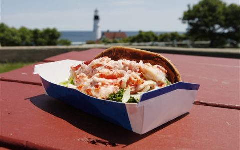 女子130元团购6斤虾到手仅2斤多 店家：虾煮完会缩水