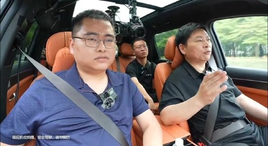 余承东：只有极少数车企能有智驾 国外特斯拉国内就是华为