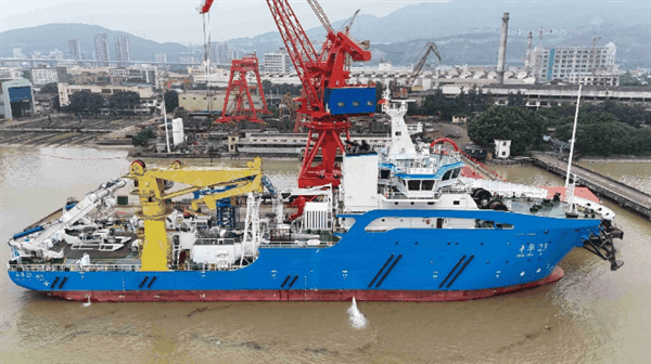 国内首艘多功能运维母船交付：总长98米、载缆量约2500吨