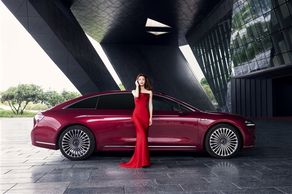 后排投影还在!鸿蒙智行享界S9内饰官图发布:黑白配很高级插图1 后排投影还在!鸿蒙智行享界S9内饰官图发布:黑白配很高级