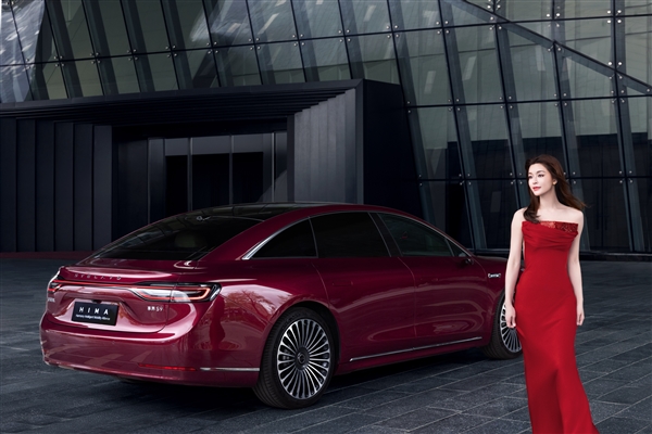 后排投影还在!鸿蒙智行享界S9内饰官图发布:黑白配很高级插图2 后排投影还在!鸿蒙智行享界S9内饰官图发布:黑白配很高级