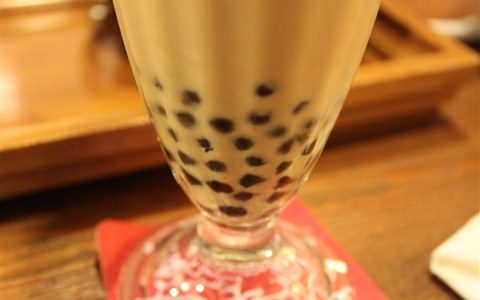 喜茶新品名小奶栀被指擦边 网友：低俗谐音梗 不改名不碰喜茶