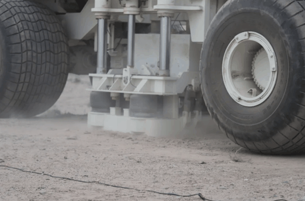 石油勘探神器!我国超大吨位宽频EV80可控震源完成野外生产试验插图1 石油勘探神器!我国超大吨位宽频EV80可控震源完成野外生产试验