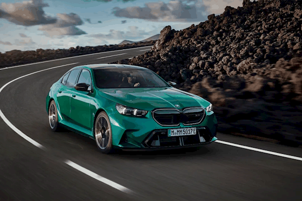 宝马国内现役加速最快！新款M5全球首发：727匹+1000牛米扭矩