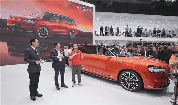 余承东亲自为周鸿祎交付问界M9 被起新名号“余大炮”