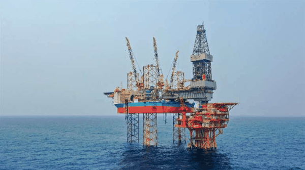 我国首个海上超深大位移井项目投产：日产轻质原油740吨