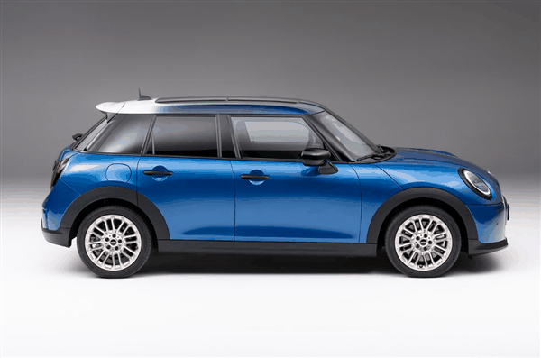 MINI不再迷你!全新MINI五门版官图发布:车身轴距全加长插图1 MINI不再迷你!全新MINI五门版官图发布:车身轴距全加长