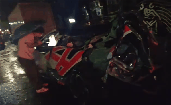 极氪001高速撞货车直接报废 车主幸运生还：直言“极氪真行”