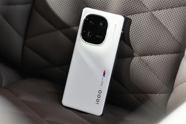 中高考生眼里的香饽饽!产品经理:iQOO 12系列/Neo9系列非常缺货插图 中高考生眼里的香饽饽!产品经理:iQOO 12系列/Neo9系列非常缺货