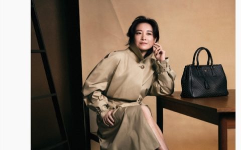 《热辣滚烫》减肥100斤后爆火：贾玲成Prada代言人