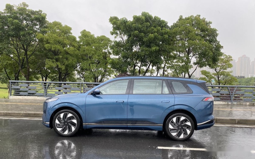 试驾东风奕派eπ008，不只是“冰箱、彩电、大沙发”，操控也不错