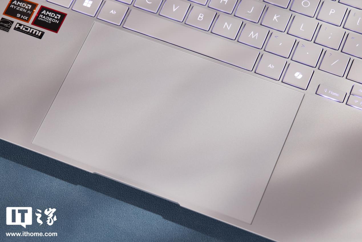华硕灵耀 16 Air AI 超轻薄本体验：颜值出众，高科技陶瓷铝质感上佳