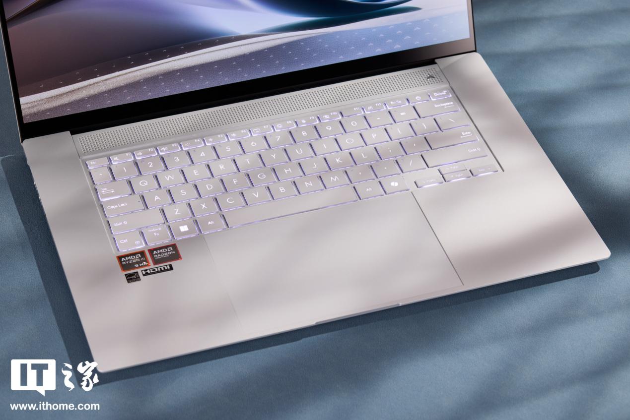 华硕灵耀 16 Air AI 超轻薄本体验：颜值出众，高科技陶瓷铝质感上佳