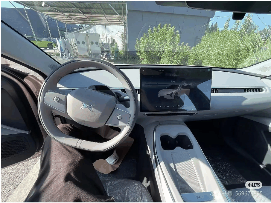 小鹏MONA M03内饰谍照流出,极简设计引关注插图 小鹏mona m03内饰谍照流出,极简设计引关注