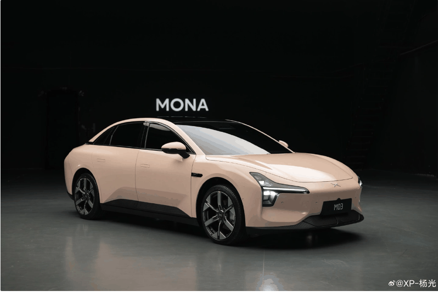 小鹏MONA M03内饰谍照流出,极简设计引关注插图1 小鹏MONA M03内饰谍照流出,极简设计引关注