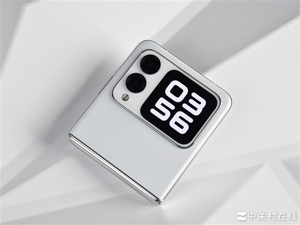 华为nova flip重新定义小折叠：外屏设计独具一格