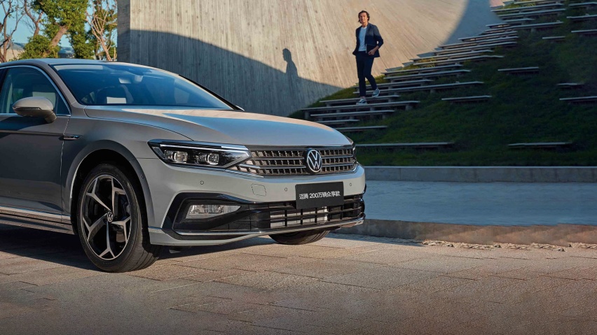 大众迈腾上市，两代同堂销售，定价微降消费者买账不