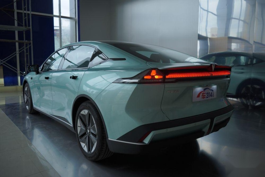 盘点不到15万即可入手的中型轿车，都是大厂背书，安全又可靠！