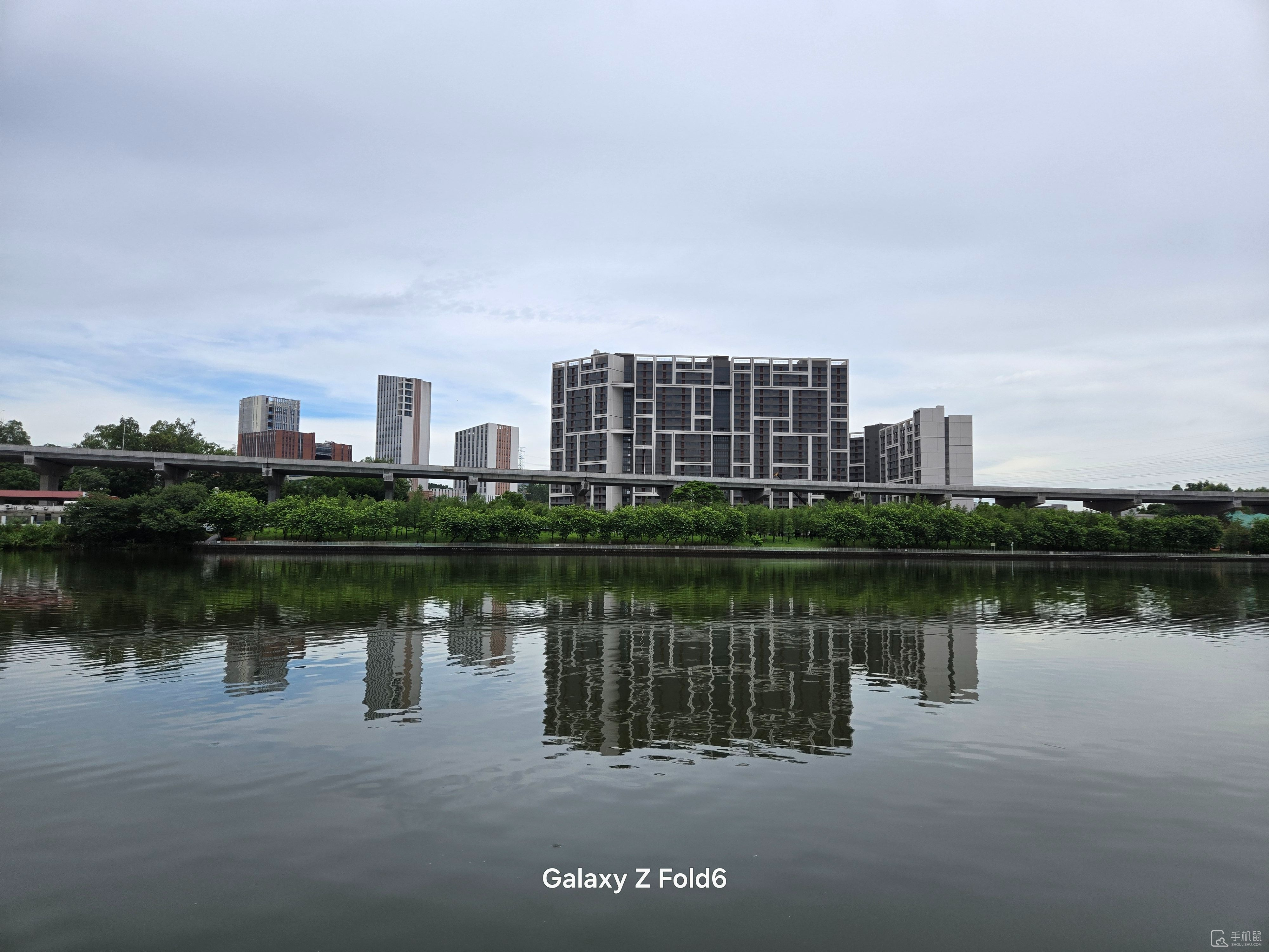 三星Galaxy Z Fold6有长焦镜头吗？