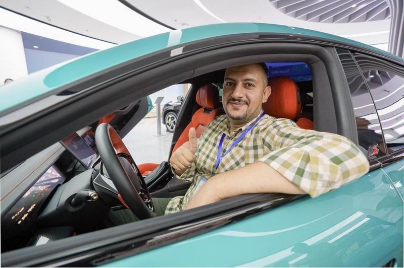 上海合作组织国家媒体代表团走进哪吒汽车 从“中国哪吒”走向“世界的NE插图1