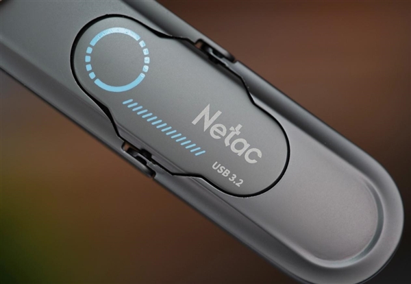 狂飙支持1000MB/s！朗科US9高速固态U盘图赏