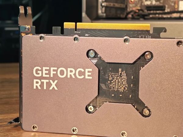 买了个一万块的台式机 结果放了个笔记本电脑的处理器?插图12 买了个一万块的台式机 结果放了个笔记本电脑的处理器?