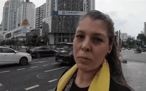 外国博主来华惊叹满街都是电车：听不到引擎、非常安静