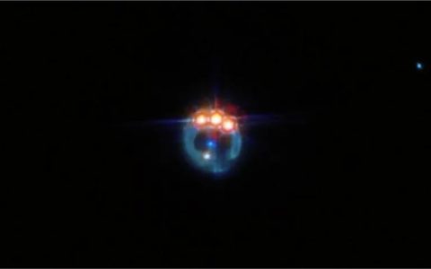 60亿光年外 有一颗璀璨的“宝石钻戒”