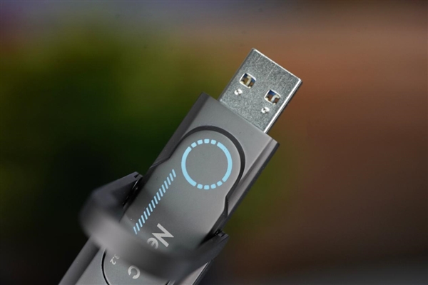 狂飙支持1000MB/s！朗科US9高速固态U盘图赏