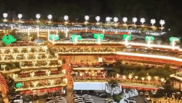 韩国人被重庆火锅吓到了：一座山都是店、世界最大！