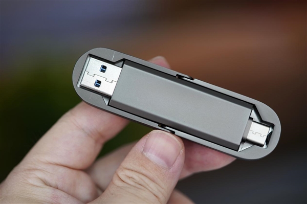 狂飙支持1000MB/s！朗科US9高速固态U盘图赏