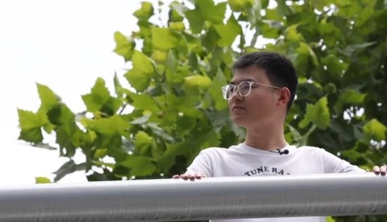 《植物大战僵尸杂交版》作者初中毕业:靠做游戏找到人生第二条路插图1 《植物大战僵尸杂交版》作者初中毕业:靠做游戏找到人生第二条路