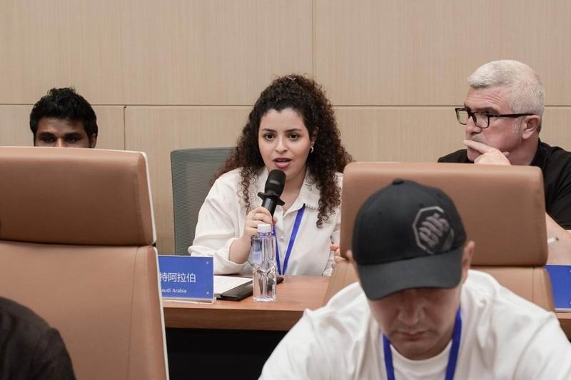 上海合作组织国家媒体代表团走进哪吒汽车 从“中国哪吒”走向“世界的NE插图3