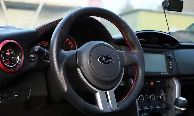 新款斯巴鲁BRZ上市,能否抗衡丰田86和SUPRA?插图5 新款斯巴鲁BRZ上市,能否抗衡丰田86和SUPRA?