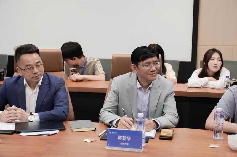 上海合作组织国家媒体代表团走进哪吒汽车 从“中国哪吒”走向“世界的NE插图2